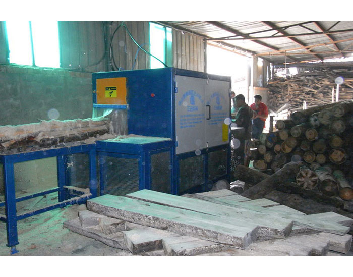 浙江省寧波市北侖區(qū)-圓木350機(jī)加工現(xiàn)場(chǎng)