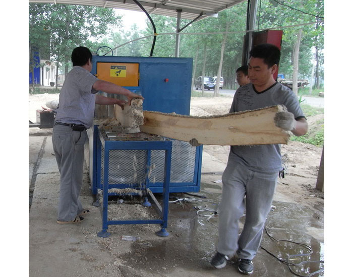 江蘇省-淮安市-楚洲區(qū)-鋸35圓木加工現(xiàn)場0