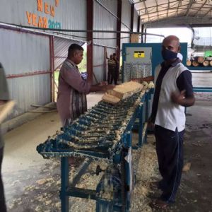 全自動(dòng)多片鋸生產(chǎn)線在斯里蘭卡客戶現(xiàn)場(chǎng)